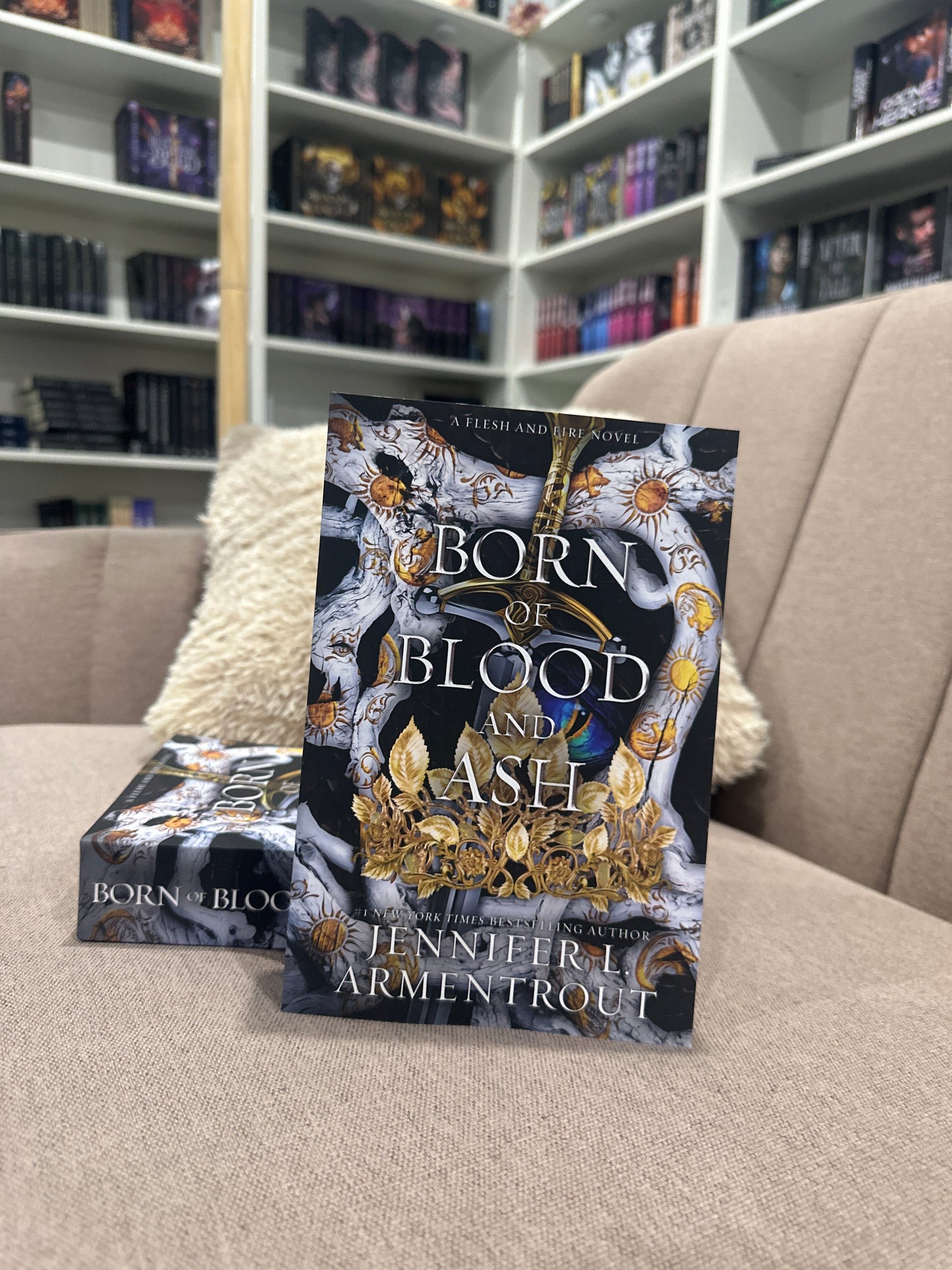 Born of Blood and Ash Jennifer Armentrout